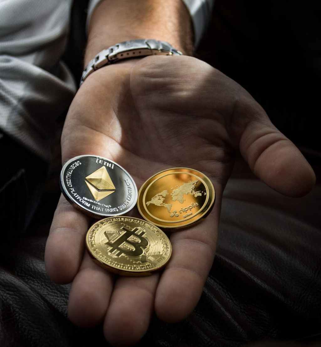 Mining Bitcoin vs Holding: Which One is a Better Investment?